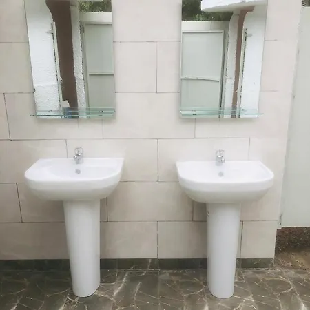 Barreira Beachfront Tents 9 ורגה קלמטה